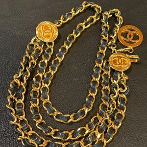 Authentic CHANEL vintage leather link charm belt 1984